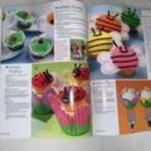 Wilton Cupcakes Cookbook 2011 Baking Idea Teaching Recipe GUide - Picture 4 of 7